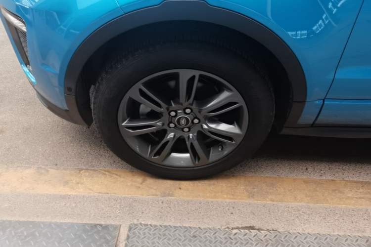 Used Land Rover Range Evoque 2018 240 PS Dream Lotus Lake Blue Limited Edition Left Front Wheel Hub