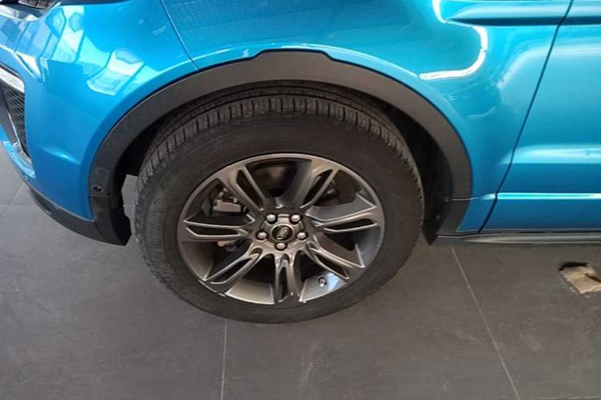 Used Land Rover Range Evoque 2018 240 PS Dream Lotus Lake Blue Limited Edition Left Front Wheel Hub