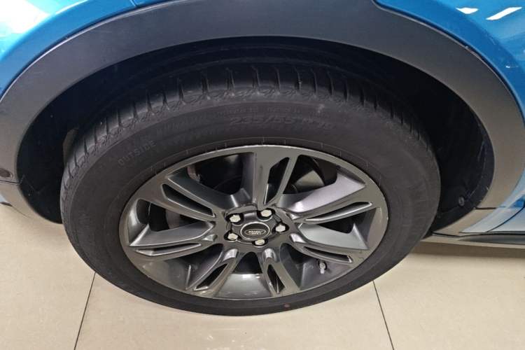 Used Land Rover Range Evoque 2018 240 PS Dream Lotus Lake Blue Limited Edition Left Front Wheel Hub