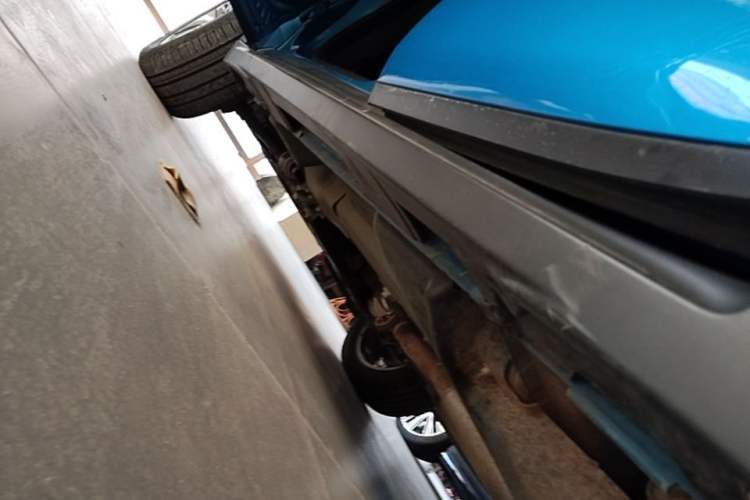Used Land Rover Range Evoque 2018 240 PS Dream Lotus Lake Blue Limited Edition Left Side Sill