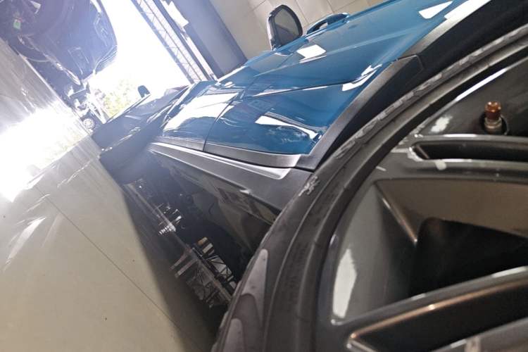 Used Land Rover Range Evoque 2018 240 PS Dream Lotus Lake Blue Limited Edition Left Side Sill