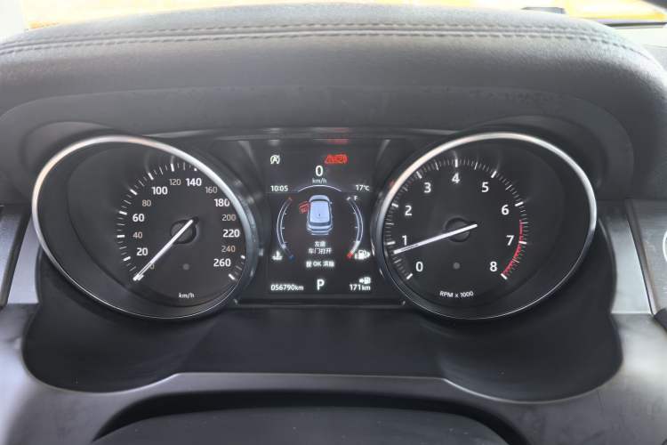 Used Land Rover Range Evoque 2018 240 PS Dream Lotus Lake Blue Limited Edition Odometer Close Up