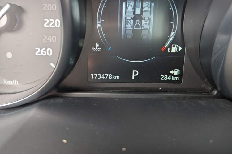 Used Land Rover Range Evoque 2018 240 PS Dream Lotus Lake Blue Limited Edition Odometer Close Up