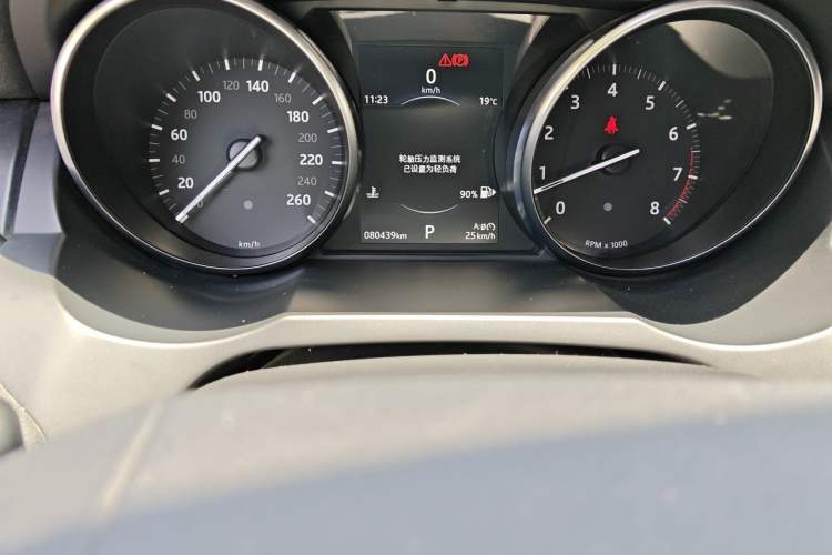Used Land Rover Range Evoque 2018 240 PS Dream Lotus Lake Blue Limited Edition Odometer Close Up