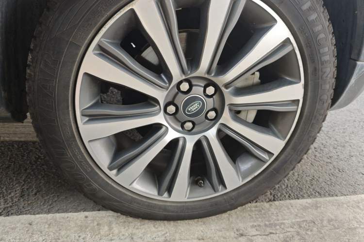 Used Land Rover Range Evoque 2018 240 PS SE Smart Brilliance Edition Right Front Wheel Hub