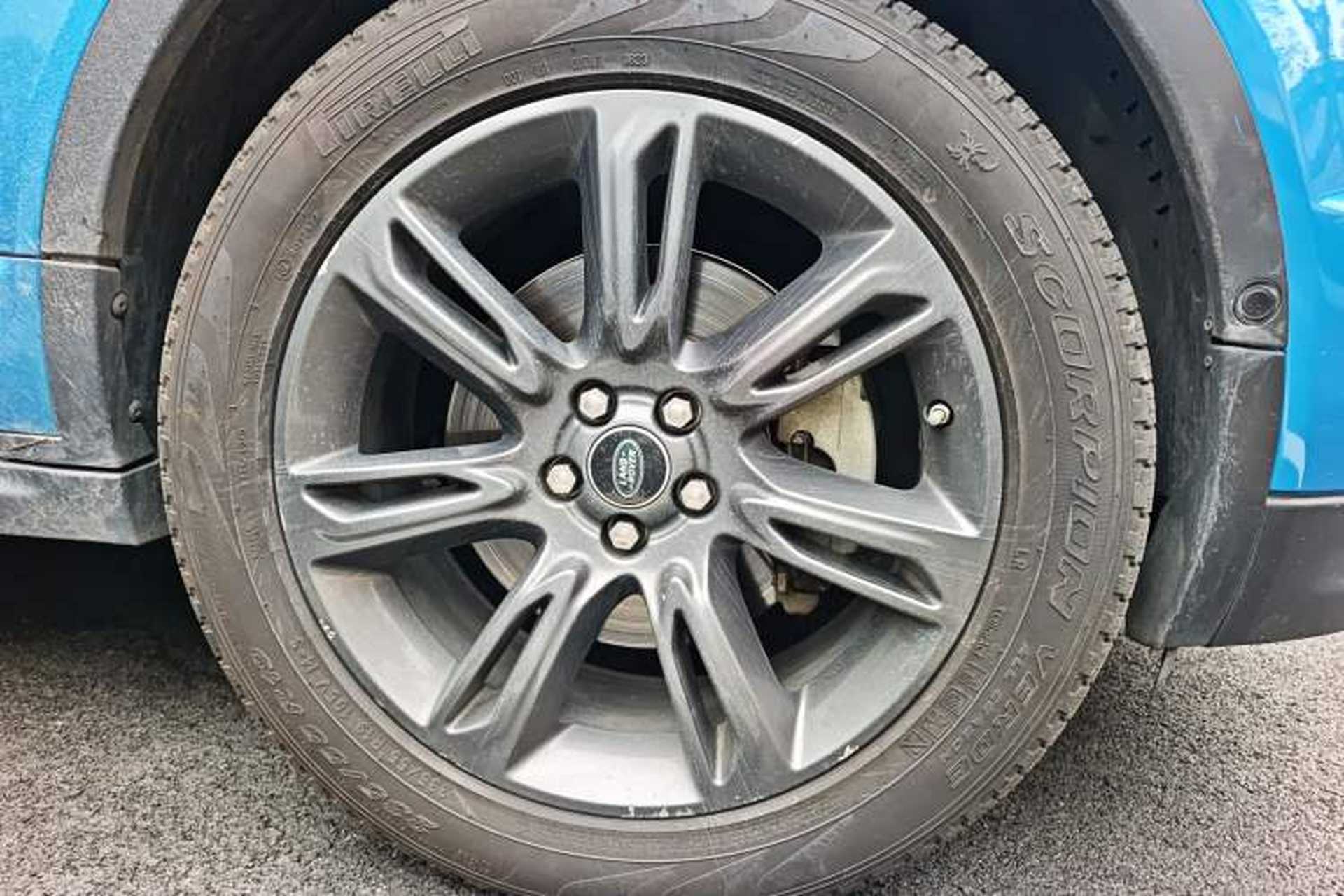 Used Land Rover Range Evoque 2018 240 PS Dream Lotus Lake Blue Limited Edition Right Front Wheel Hub