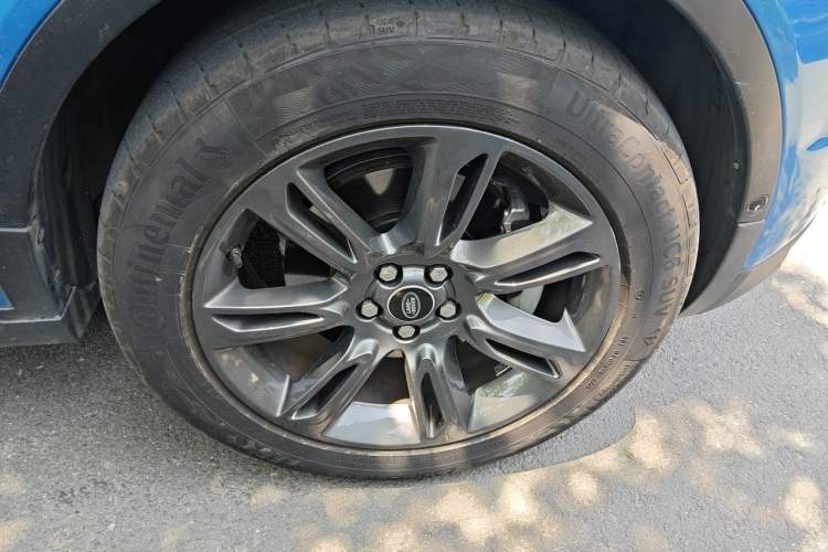 Used Land Rover Range Evoque 2018 240 PS Dream Lotus Lake Blue Limited Edition Right Front Wheel Hub