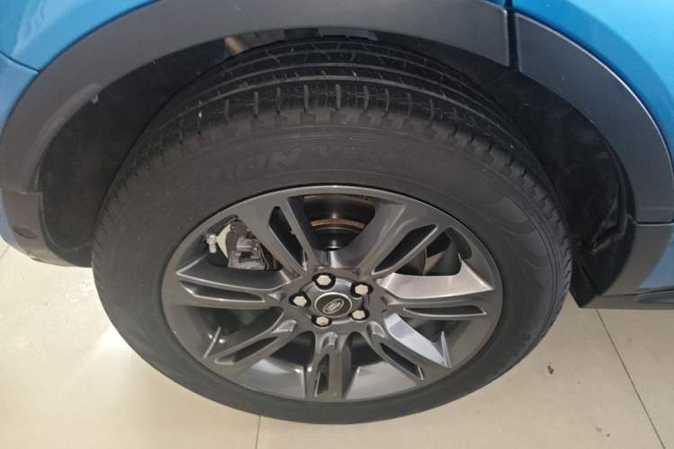Used Land Rover Range Evoque 2018 240 PS Dream Lotus Lake Blue Limited Edition Right Rear Wheel Hub