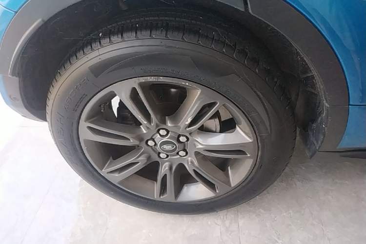 Used Land Rover Range Evoque 2018 240 PS Dream Lotus Lake Blue Limited Edition Right Rear Wheel Hub