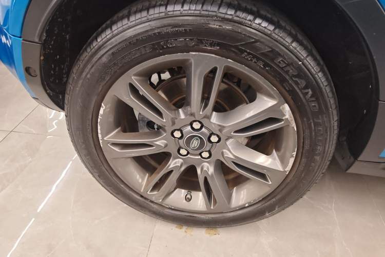 Used Land Rover Range Evoque 2018 240 PS Dream Lotus Lake Blue Limited Edition Right Rear Wheel Hub