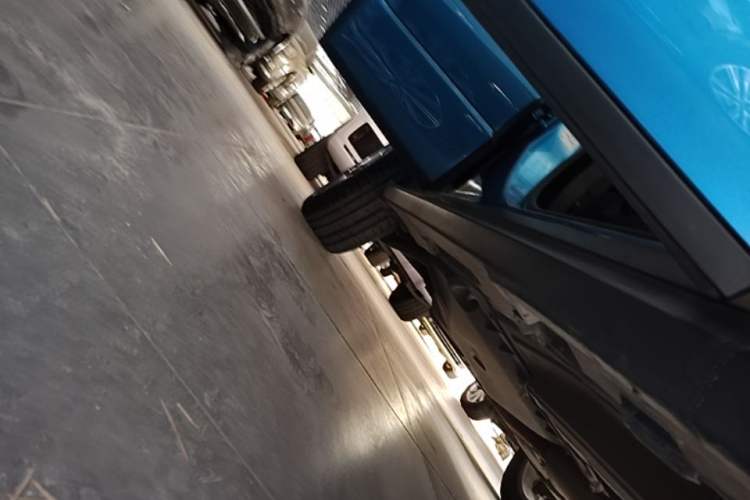 Used Land Rover Range Evoque 2018 240 PS Dream Lotus Lake Blue Limited Edition Right Side Sill