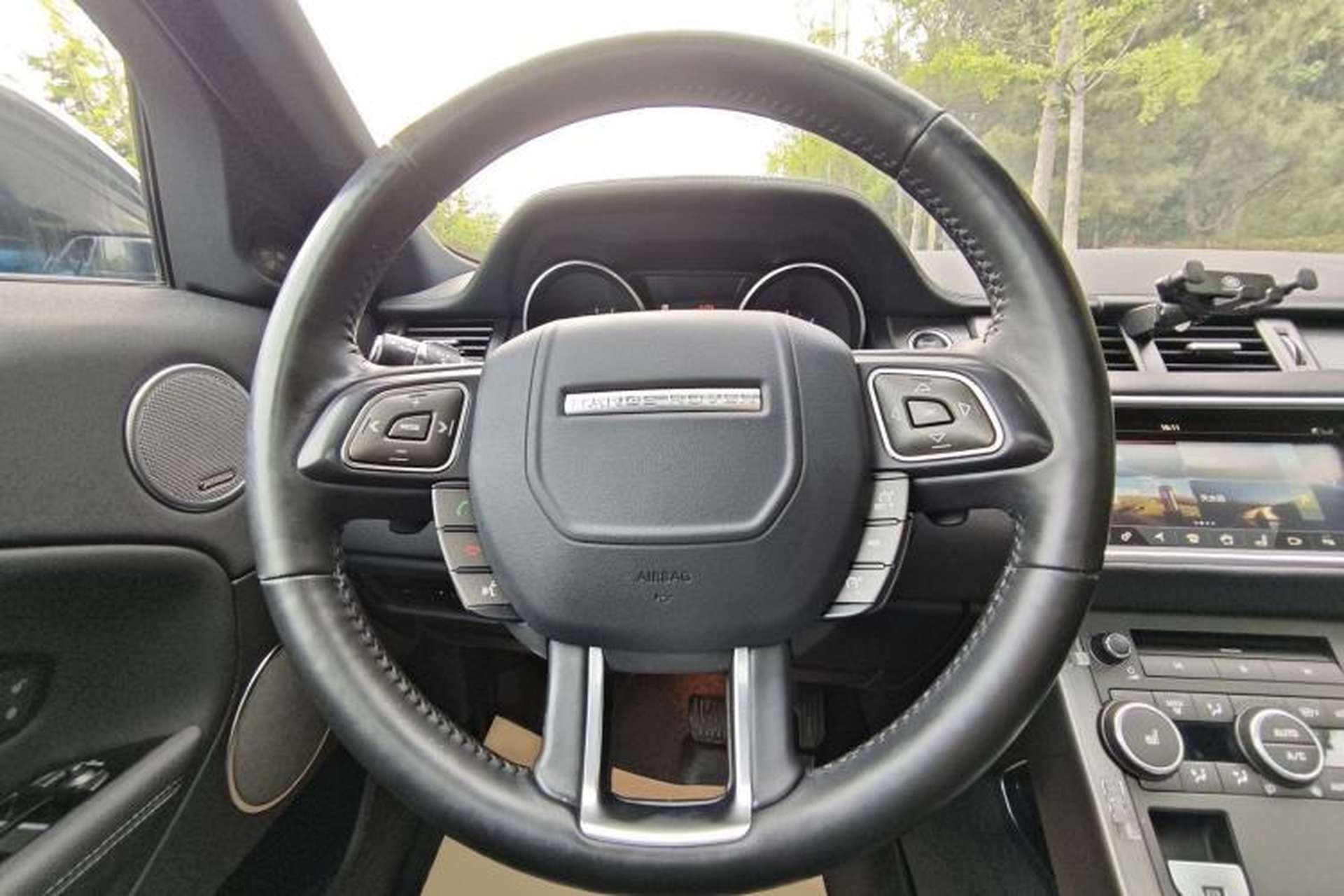 Used Land Rover Range Evoque 2018 240 PS Dream Lotus Lake Blue Limited Edition Steering Wheel