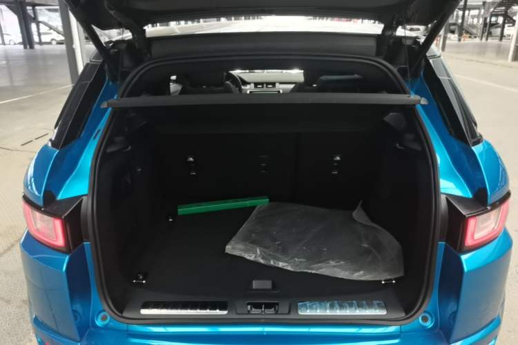 Used Land Rover Range Evoque 2018 240 PS Dream Lotus Lake Blue Limited Edition Trunk