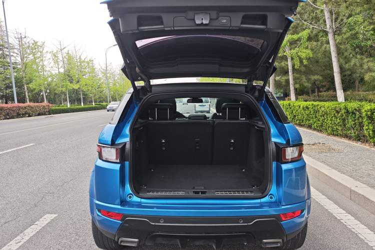 Used Land Rover Range Evoque 2018 240 PS Dream Lotus Lake Blue Limited Edition Trunk