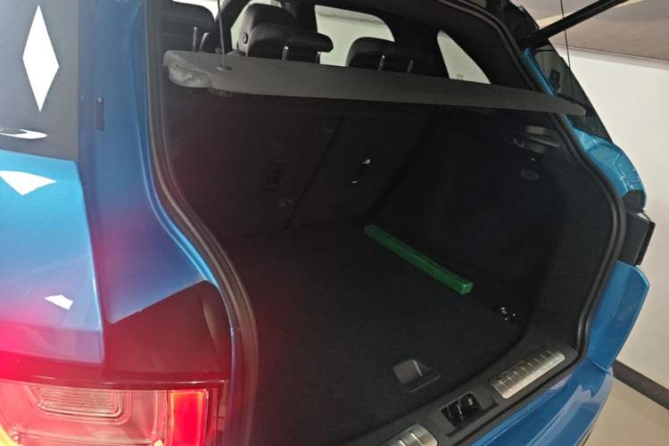 Used Land Rover Range Evoque 2018 240 PS Dream Lotus Lake Blue Limited Edition Trunk