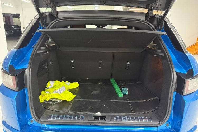 Used Land Rover Range Evoque 2018 240 PS Dream Lotus Lake Blue Limited Edition Trunk