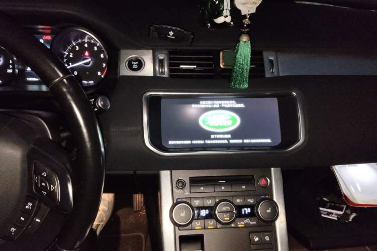 Used Land Rover Range Evoque 2018 240 PS SE Smart Brilliance Edition Audio And AC Panel