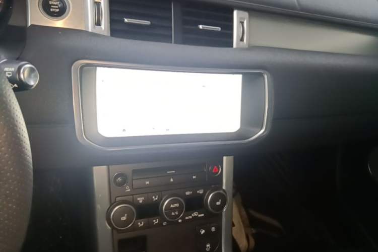 Used Land Rover Range Evoque 2018 240 PS SE Smart Brilliance Edition Audio And AC Panel