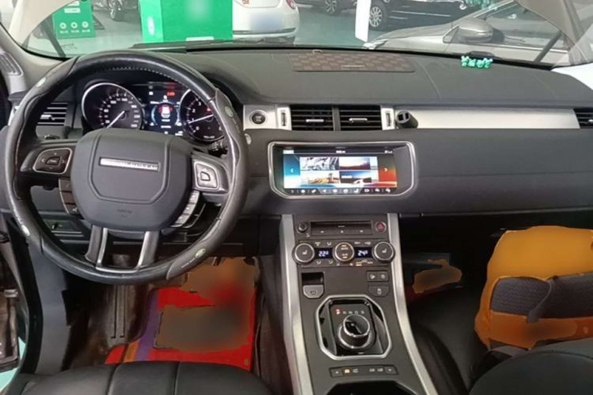 Used Land Rover Range Evoque 2018 240 PS SE Smart Brilliance Edition Center Console