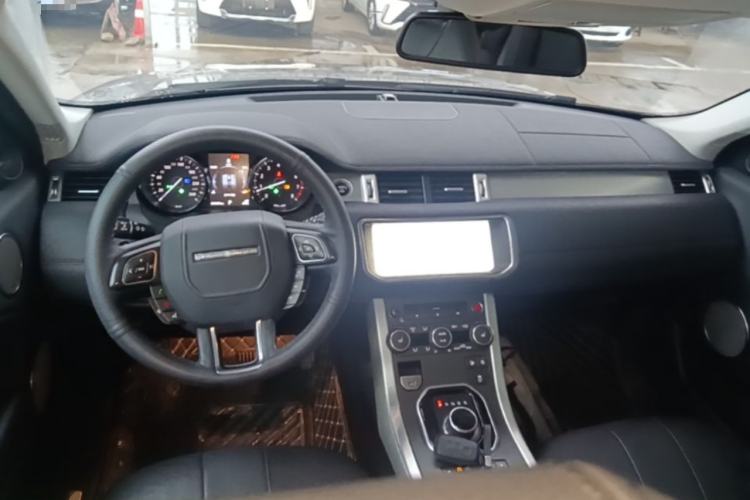 Used Land Rover Range Evoque 2018 240 PS SE Smart Brilliance Edition Center Console