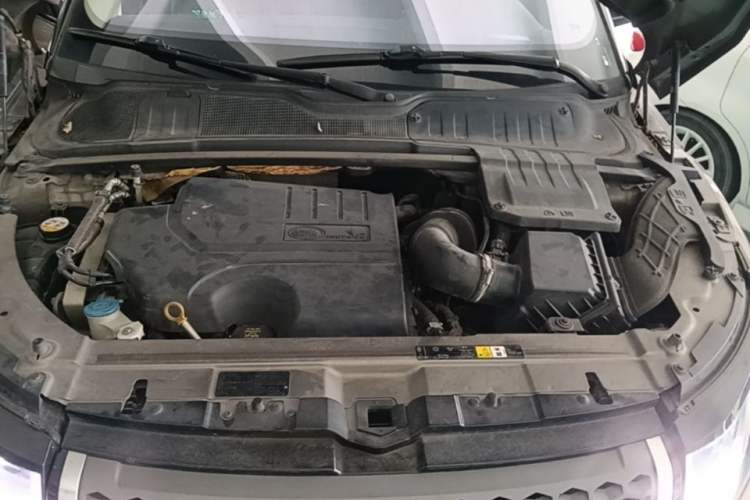 Used Land Rover Range Evoque 2018 240 PS SE Smart Brilliance Edition Engine Bay