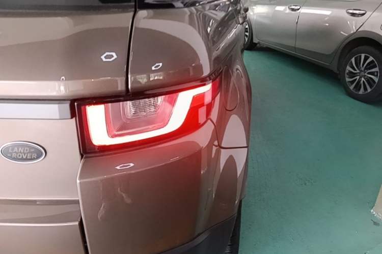 Used Land Rover Range Evoque 2018 240 PS SE Smart Brilliance Edition Exterior 3