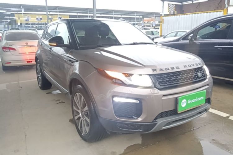 Used Land Rover Range Evoque 2018 240 PS SE Smart Brilliance Edition Front Right 45 Deg