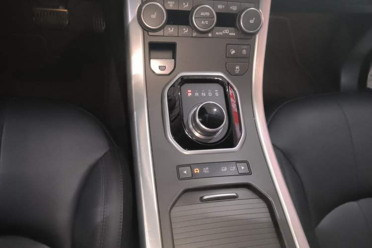 Used Land Rover Range Evoque 2018 240 PS SE Smart Brilliance Edition Gear Lever
