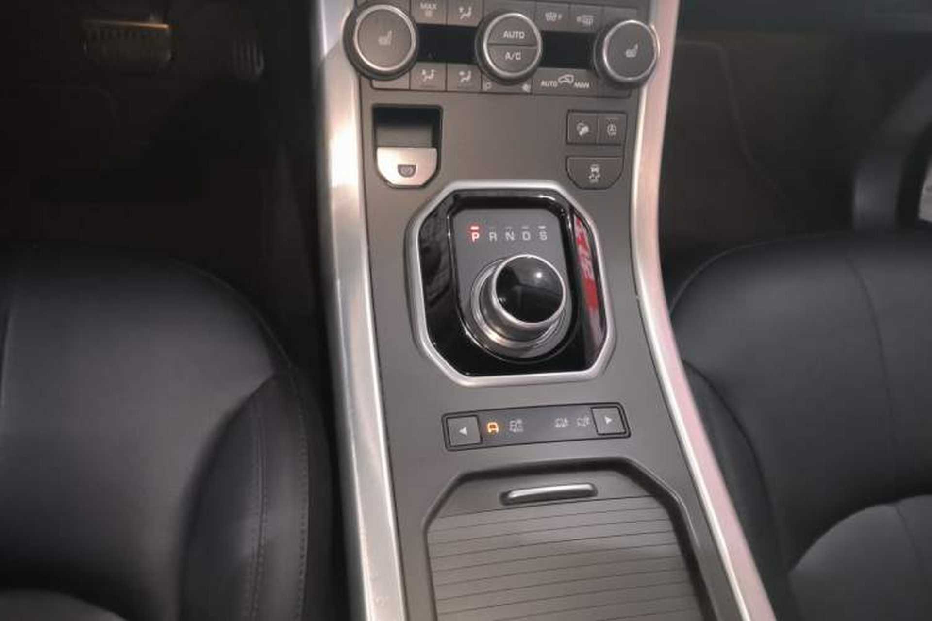 Used Land Rover Range Evoque 2018 240 PS SE Smart Brilliance Edition Gear Lever