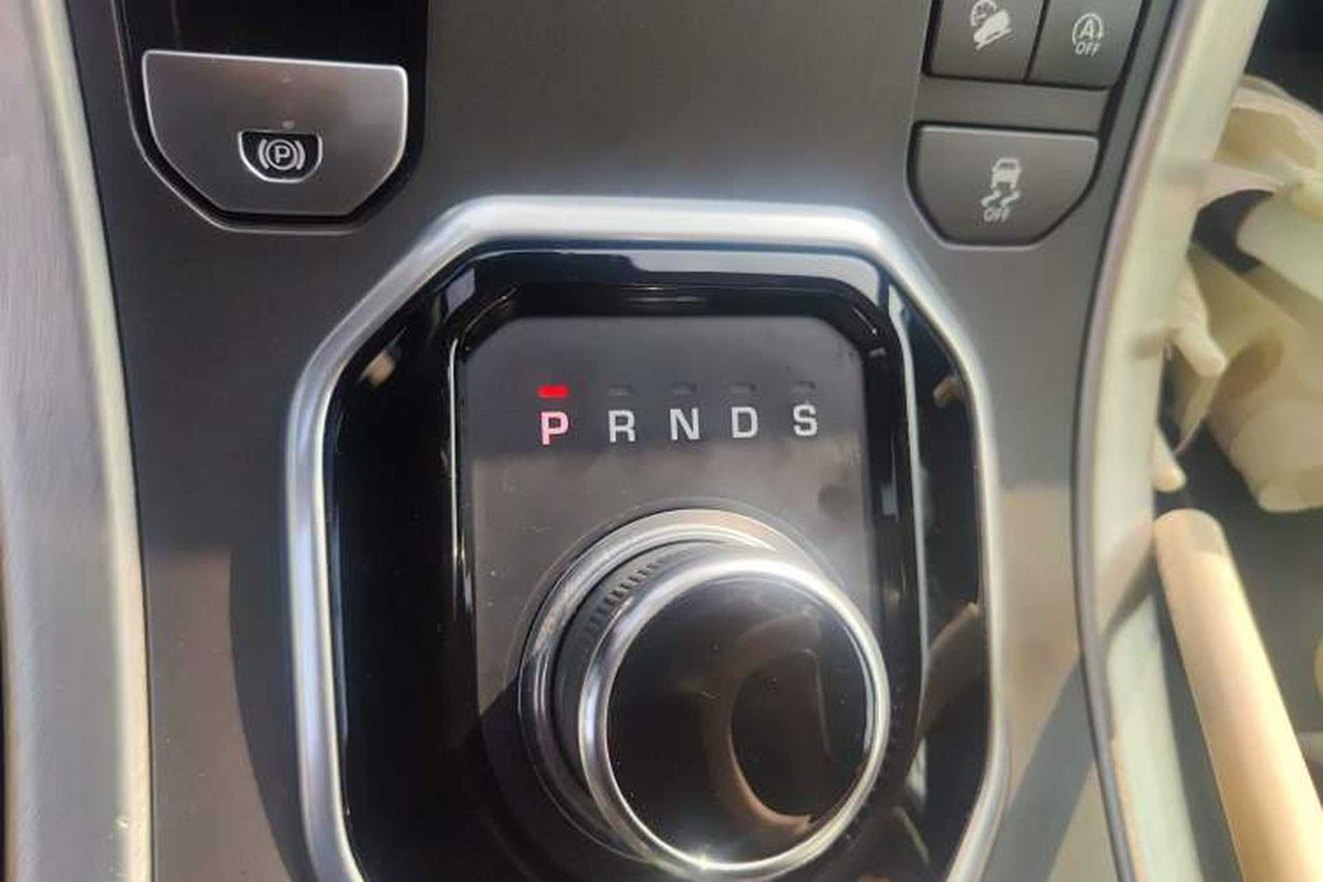 Used Land Rover Range Evoque 2018 240 PS SE Smart Brilliance Edition Gear Lever