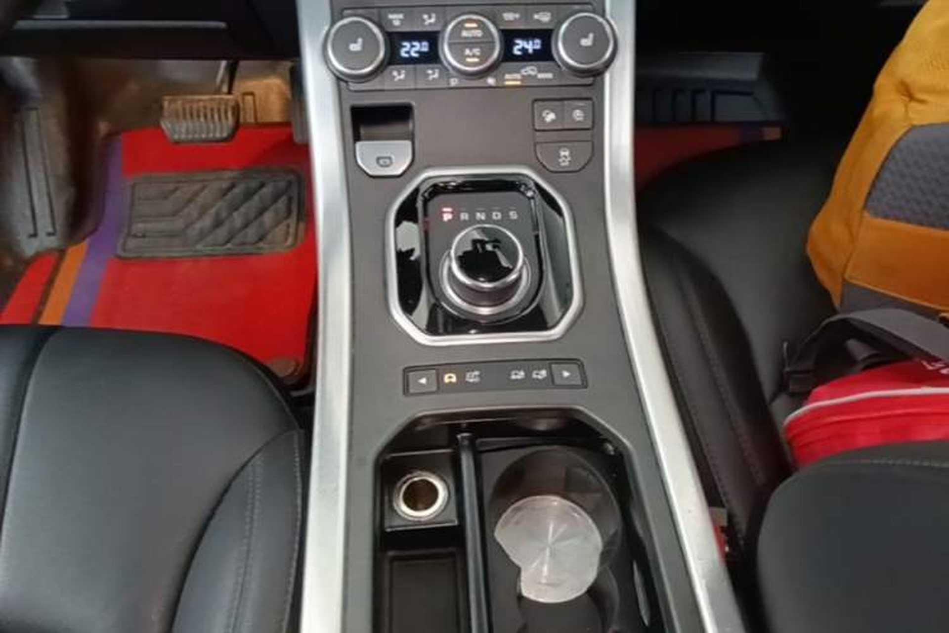 Used Land Rover Range Evoque 2018 240 PS SE Smart Brilliance Edition Gear Lever