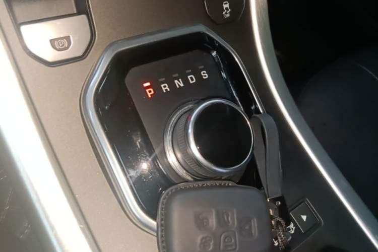 Used Land Rover Range Evoque 2018 240 PS SE Smart Brilliance Edition Gear Lever