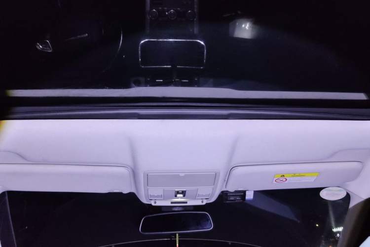 Used Land Rover Range Evoque 2018 240 PS SE Smart Brilliance Edition Headliner