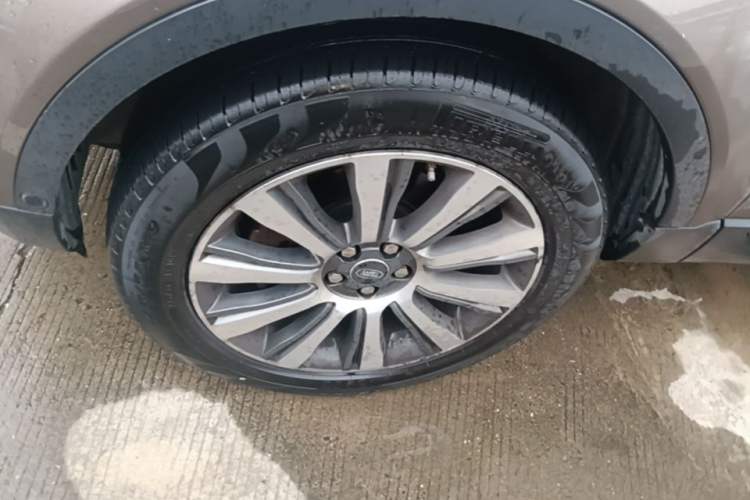 Used Land Rover Range Evoque 2018 240 PS SE Smart Brilliance Edition Left Front Wheel Hub