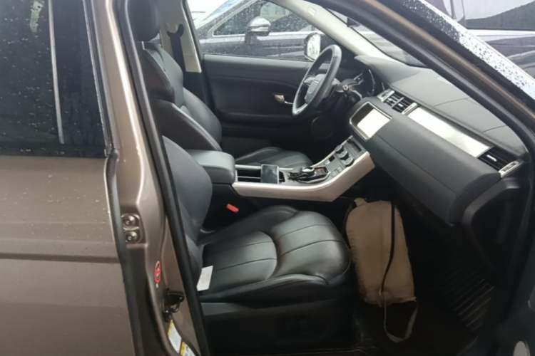 Used Land Rover Range Evoque 2018 240 PS SE Smart Brilliance Edition Right Front Seat