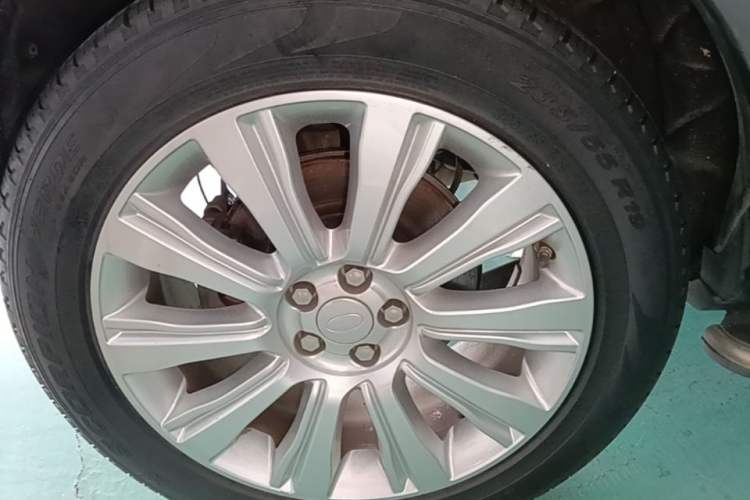 Used Land Rover Range Evoque 2018 240 PS SE Smart Brilliance Edition Right Rear Wheel Hub