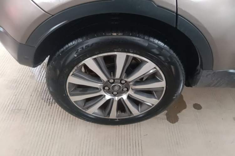 Used Land Rover Range Evoque 2018 240 PS SE Smart Brilliance Edition Right Rear Wheel Hub