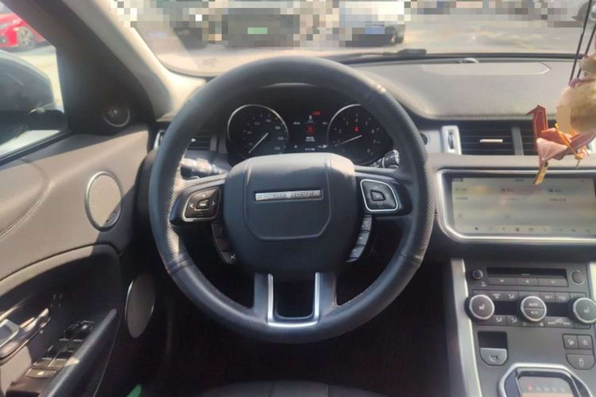 Used Land Rover Range Evoque 2018 240 PS SE Smart Brilliance Edition Steering Wheel