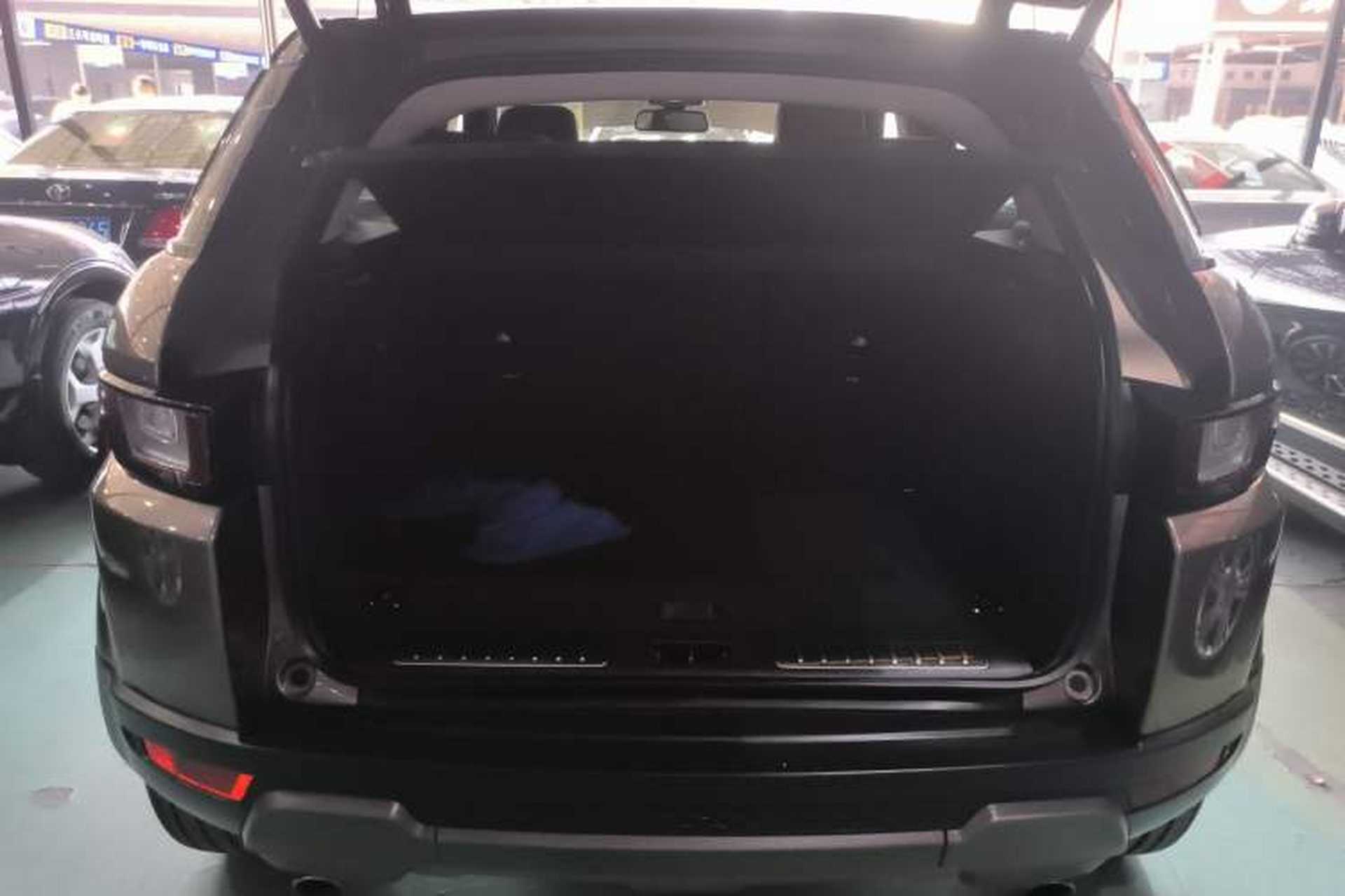 Used Land Rover Range Evoque 2018 240 PS SE Smart Brilliance Edition Trunk