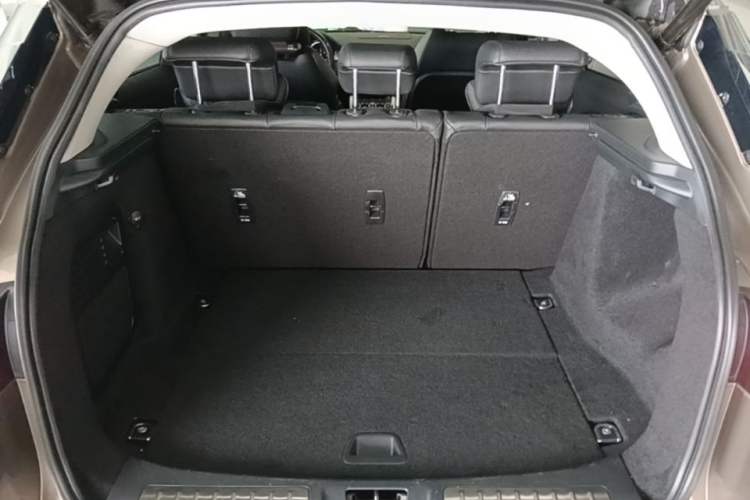 Used Land Rover Range Evoque 2018 240 PS SE Smart Brilliance Edition Trunk