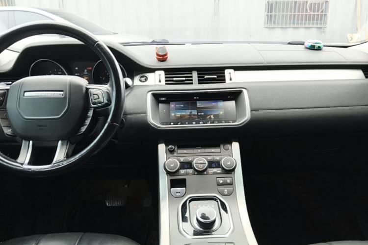 Used Land Rover Range Evoque 2018 240 PS SE Smart Brilliance Edition Center Console