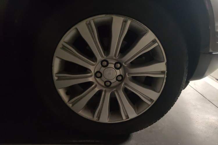 Used Land Rover Range Evoque 2018 240 PS SE Smart Brilliance Edition Right Front Wheel Hub