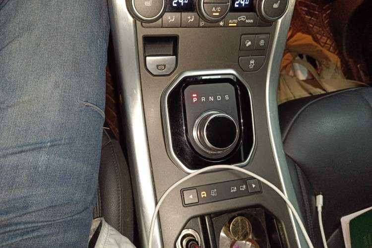 Used Land Rover Range Evoque 2018 240 PS SE Smart Brilliance Edition Gear Lever