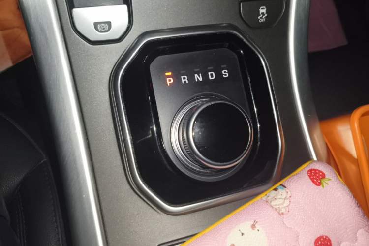 Used Land Rover Range Evoque 2018 240 PS SE Smart Brilliance Edition Gear Lever