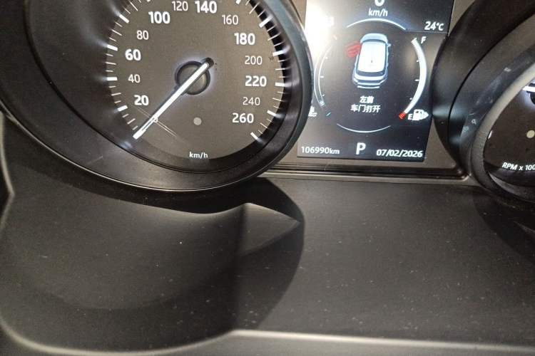 Used Land Rover Range Evoque 2018 240 PS SE Smart Brilliance Edition Odometer Close Up
