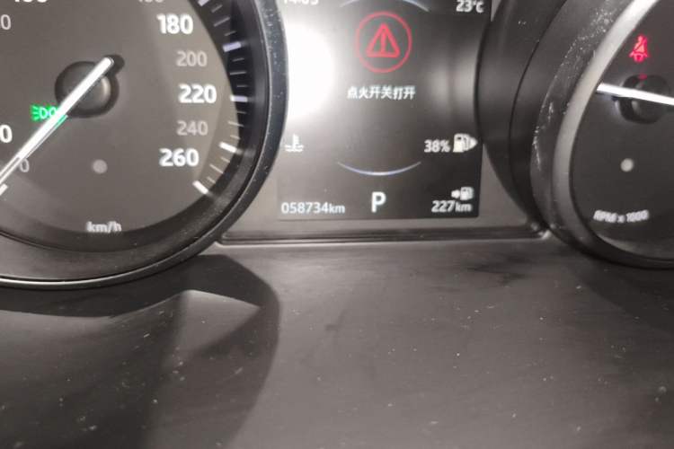 Used Land Rover Range Evoque 2018 240 PS SE Smart Brilliance Edition Odometer Close Up