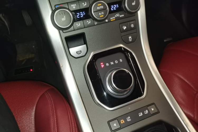 Used Land Rover Range Evoque 2018 240 PS SE DYNAMIC Smart Edition Gear Lever