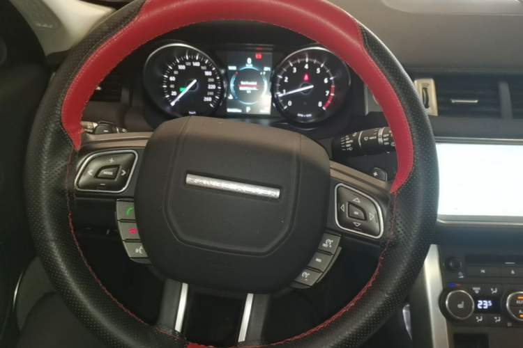 Used Land Rover Range Evoque 2018 240 PS SE DYNAMIC Smart Edition Steering Wheel