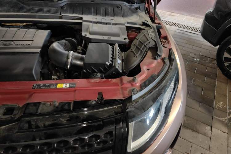 Used Land Rover Range Evoque 2018 240 PS SE Smart Brilliance Edition Engine Bay Left