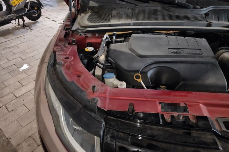 Used Land Rover Range Evoque 2018 240 PS SE Smart Brilliance Edition Engine Bay Right
